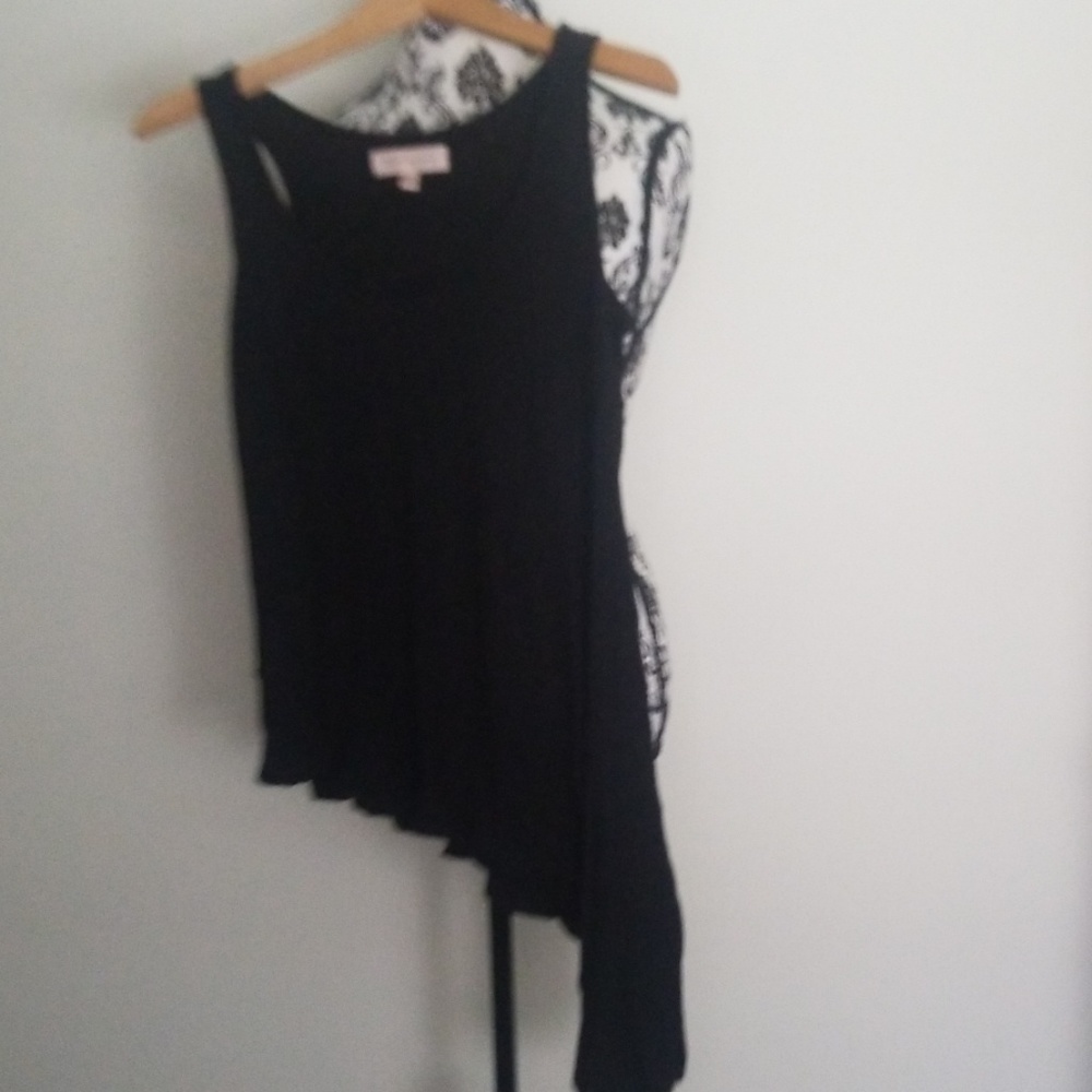 ⬇️ BLACK ASSYMETRICAL TANK TOP